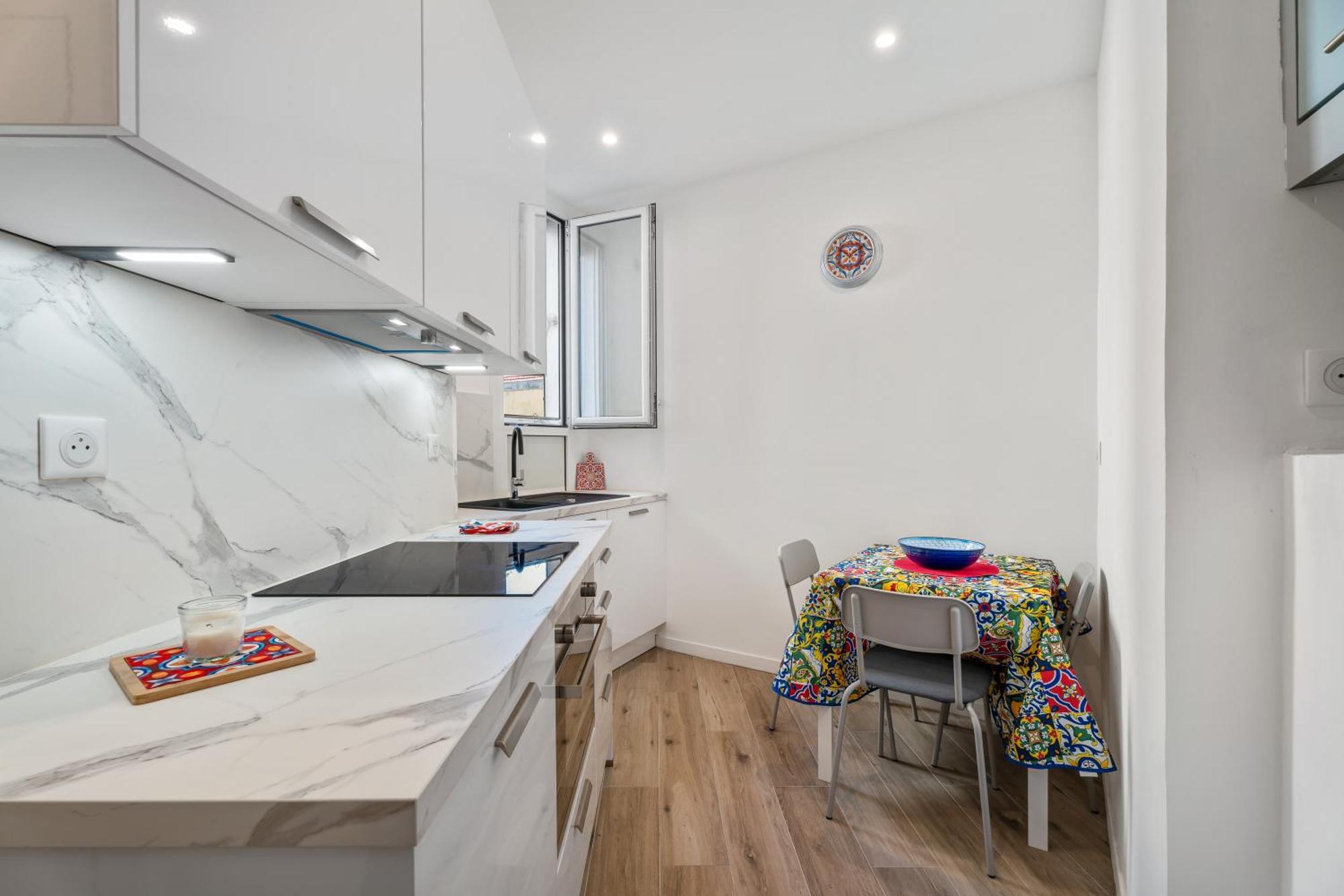 Renting - Honore - Elegant Near Promenade Des